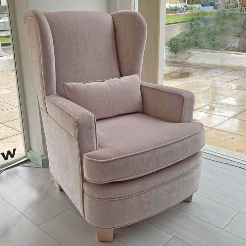 Αναπαυτική και μοντέρνα μπερζέρα.